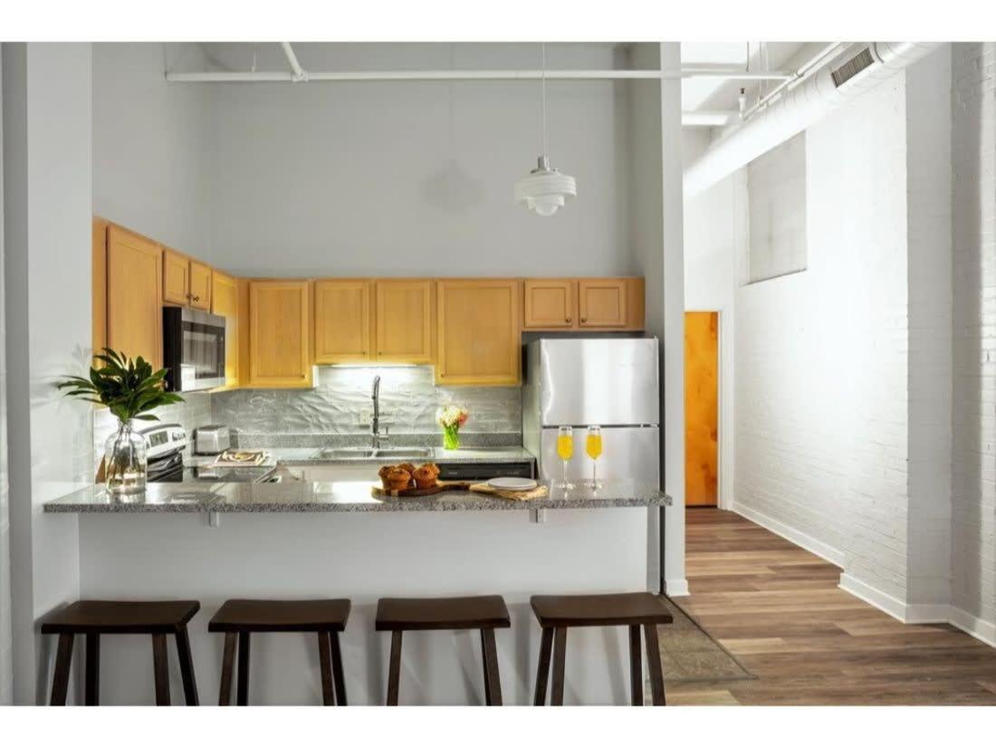Beautiful 2Br 2Ba In The Block By Cozysuites Indianapolis Exterior foto