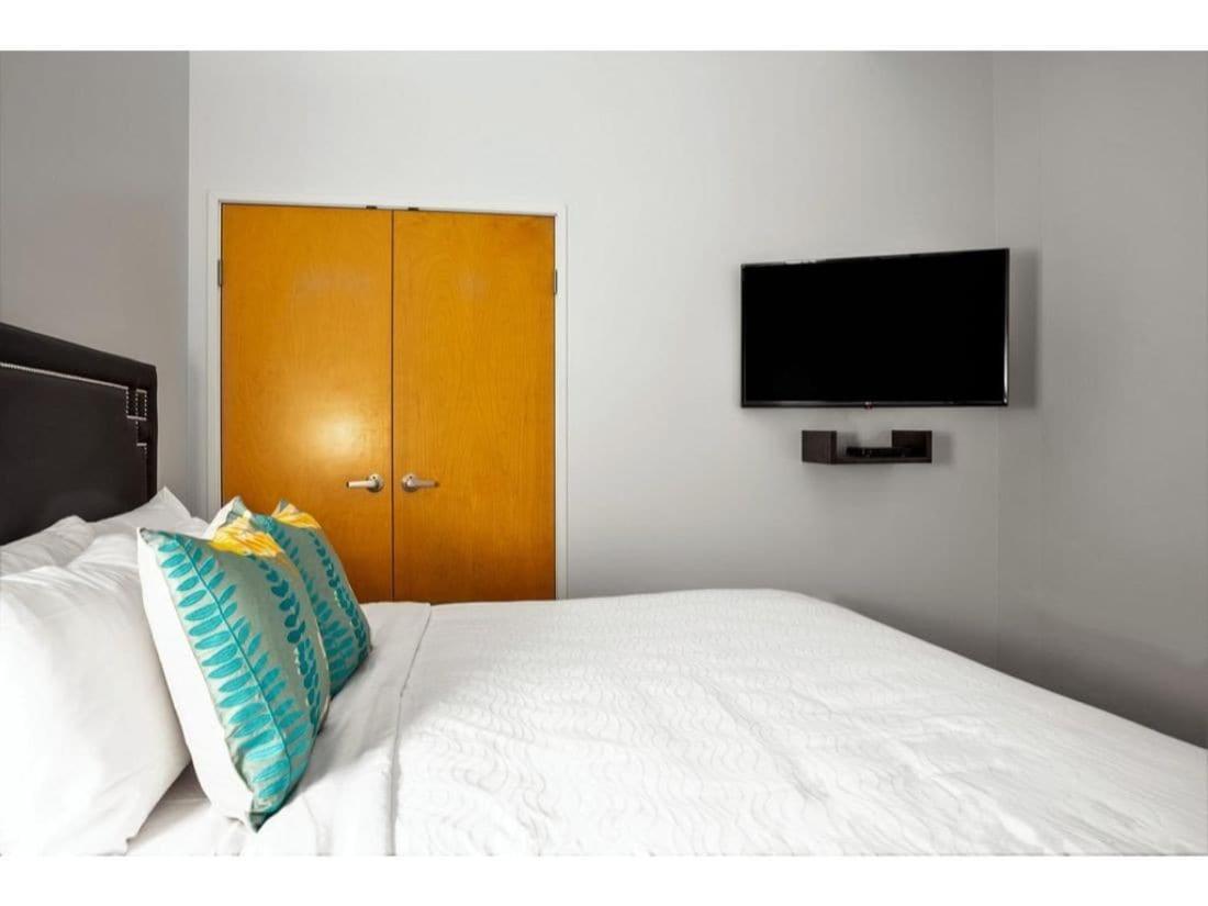 Beautiful 2Br 2Ba In The Block By Cozysuites Indianapolis Exterior foto