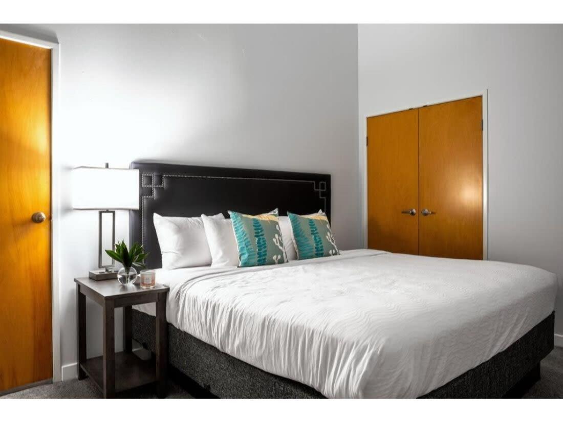 Beautiful 2Br 2Ba In The Block By Cozysuites Indianapolis Exterior foto