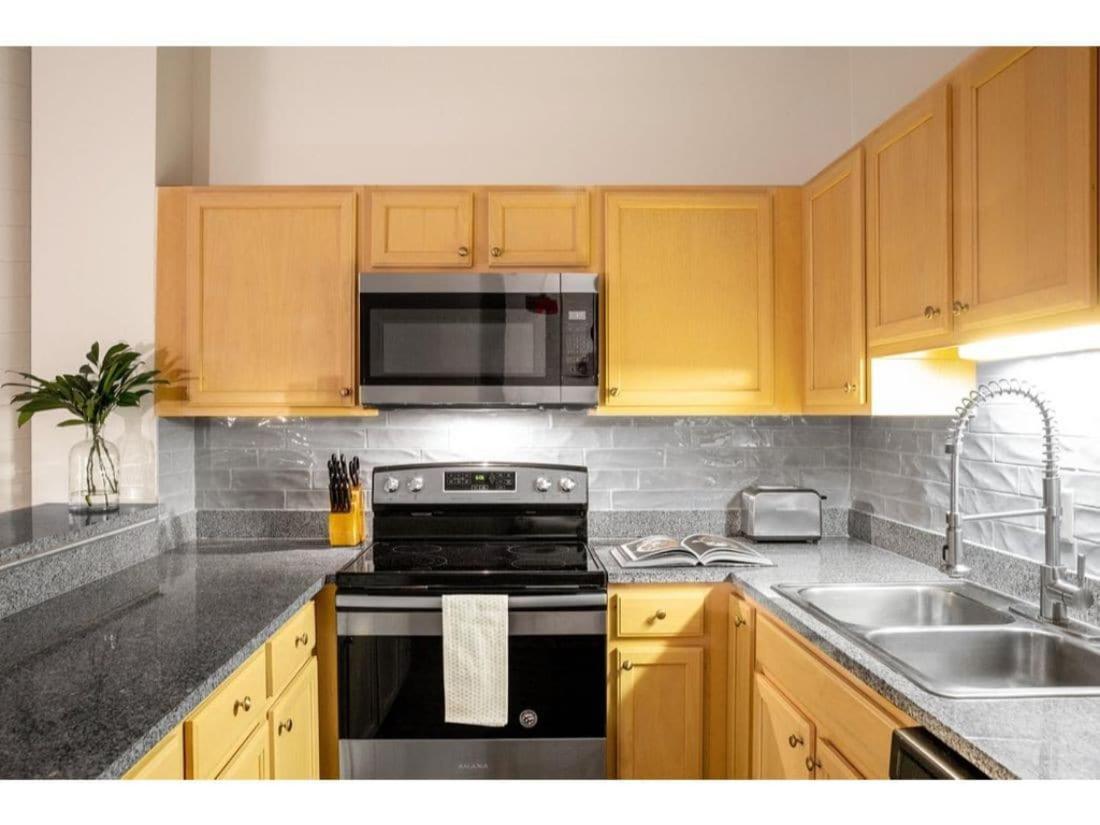 Beautiful 2Br 2Ba In The Block By Cozysuites Indianapolis Exterior foto